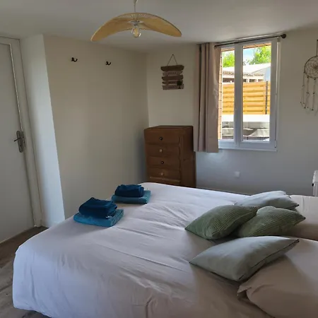 De La Perle Rouge 1 *