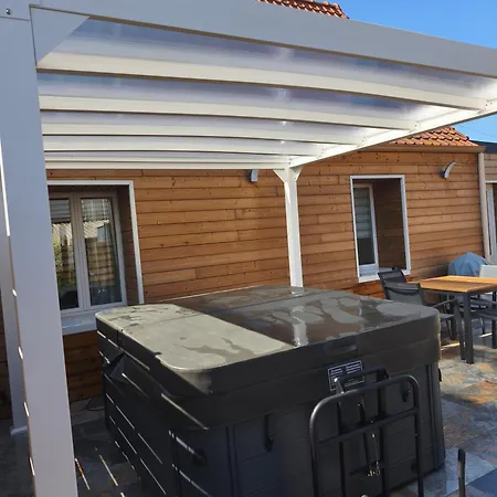 De La Perle Rouge 1 * Rodelinghem